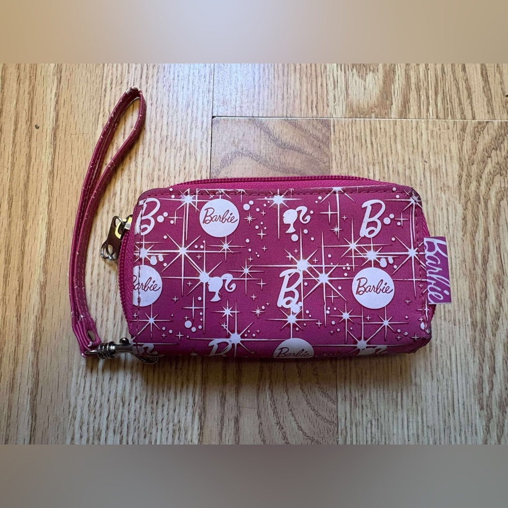✨ Barbie Wristlet Wallet – Nostalgic Organizer with Key Hooks ✨